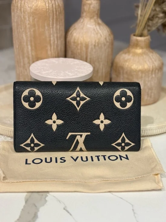 Louis Vuitton Sarah Wallet in Bicolor Monogram Empreinte leather - Picture 2 of 10